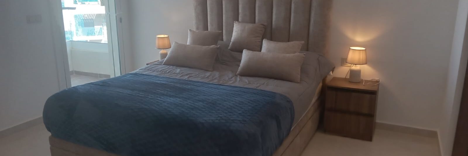 b1.4.4. masterbedroom bed met rolluik omhoog