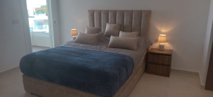 b1.4.4. masterbedroom bed met rolluik omhoog