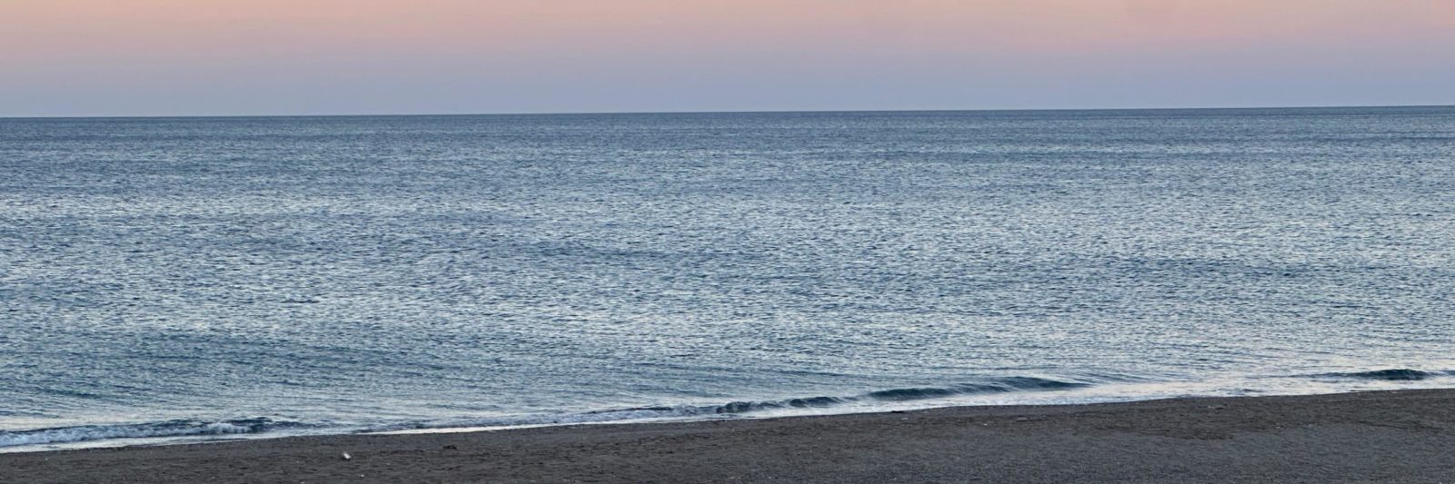 strand zonder mensen